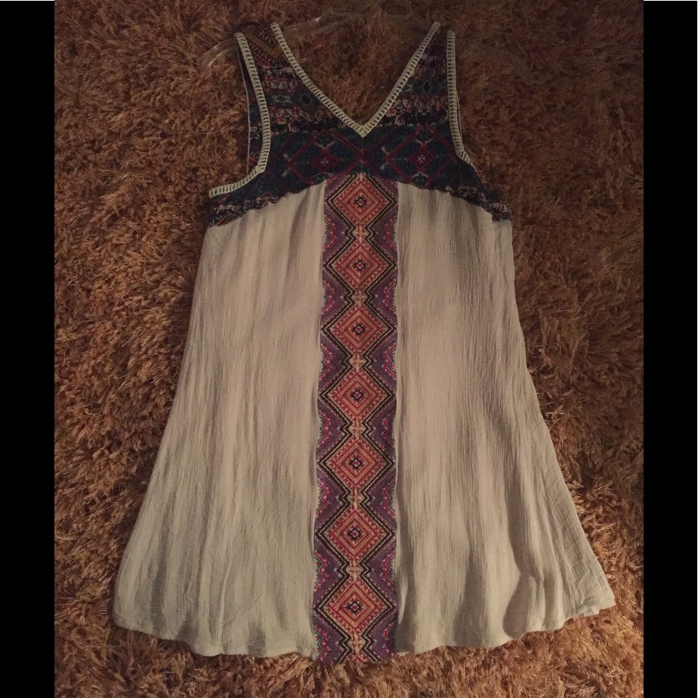 🌸OH SO BEAUTIFUL THML V NECK DRESS
